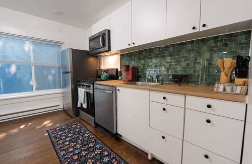 Skokie House | Modern 2-Bedroom House with Free Parking and Convenient Location,