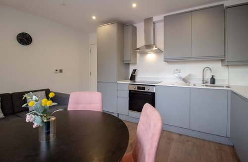 Vauxhall Apartment | modern 2 bedroom @ Nine Elms Station B