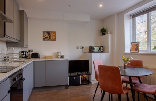 Vauxhall Apartment | modern 2 bedroom @ Nine Elms Station B