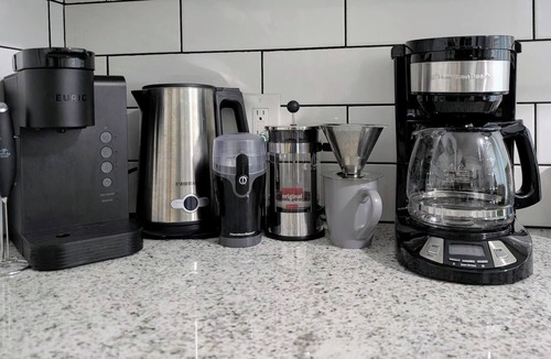 Stockade Historic District House | Modern 2-Bedroom Ranch w/Private Backyard