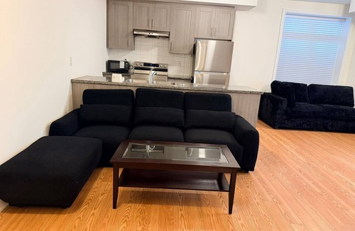 Airport Road Business Centre House | Modern 2-Bedroom Suite| Near Airport | Free Parking
