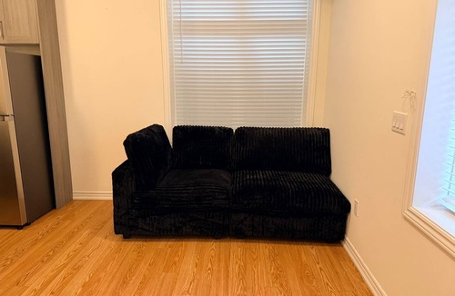 Airport Road Business Centre House | Modern 2-Bedroom Suite| Near Airport | Free Parking