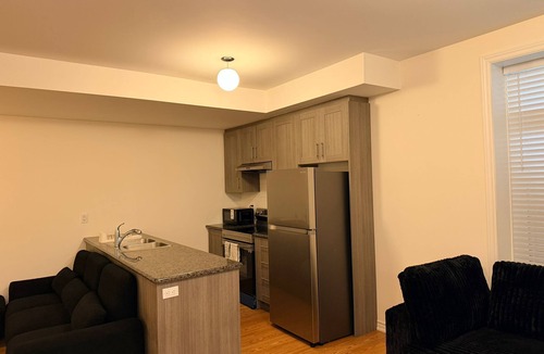 Airport Road Business Centre House | Modern 2-Bedroom Suite| Near Airport | Free Parking