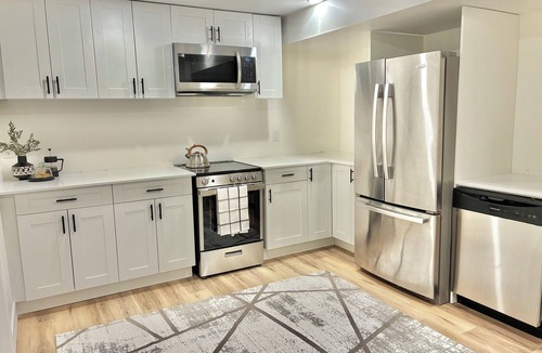 London House | Modern 2 Bedroom Suite-Close to UWO and University Hospital