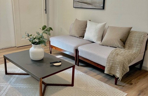 London House | Modern 2 Bedroom Suite-Close to UWO and University Hospital