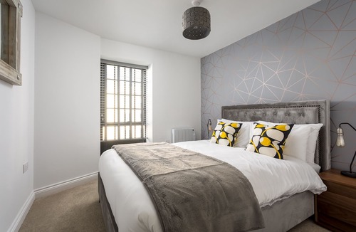 Cheltenham Apartment | Modern 2 Bedroom Town Centre Apartment