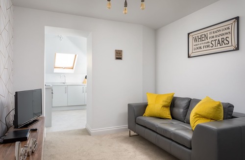 Cheltenham Apartment | Modern 2 Bedroom Town Centre Apartment