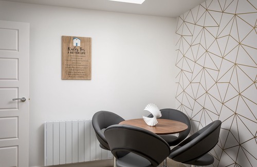 Cheltenham Apartment | Modern 2 Bedroom Town Centre Apartment