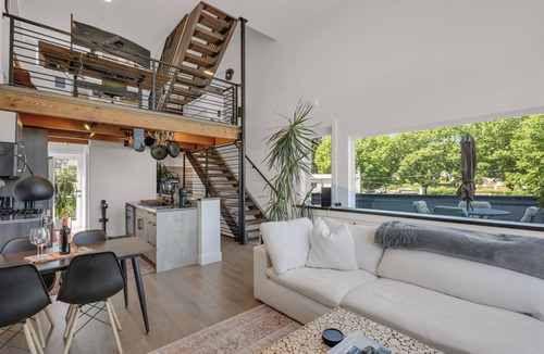 Atlantic House | Modern 2-Bedroom Townhouse with Rooftop Patio