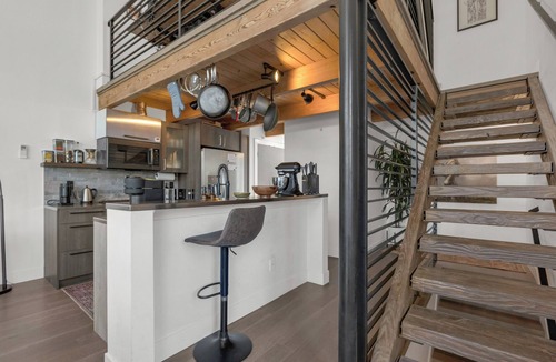 Atlantic House | Modern 2-Bedroom Townhouse with Rooftop Patio