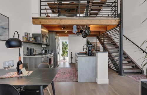 Atlantic House | Modern 2-Bedroom Townhouse with Rooftop Patio