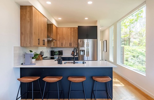 Atlantic House | Modern 2-Bedroom Townhome with A/C