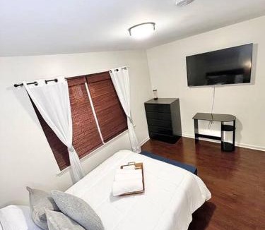 Newark Apartment | Modern 2- bedroom Townhouse in Gated Community