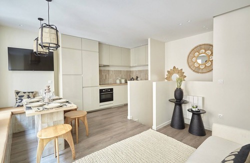 Quartier Sainte-Avoye Apartment | Modern 2 bedrooms apartment Le Marais/Beaubourg