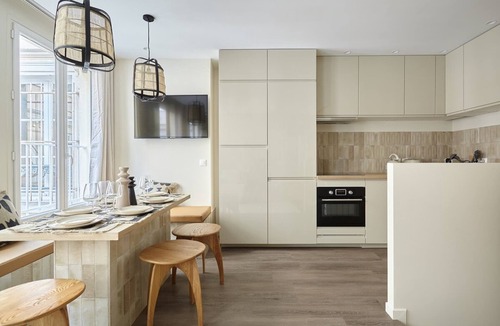 Quartier Sainte-Avoye Apartment | Modern 2 bedrooms apartment Le Marais/Beaubourg