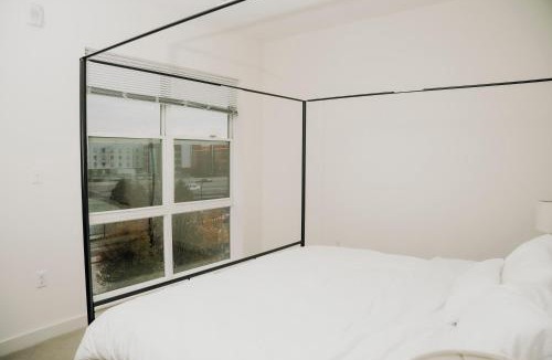 Chelsea Apartment | Modern 2 BR 2 BA near downtown Boston free parking