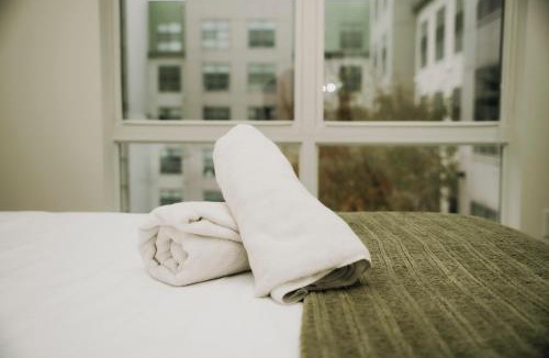 Chelsea Apartment | Modern 2 BR 2 BA near downtown Boston free parking