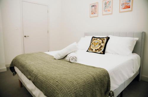 Chelsea Apartment | Modern 2 BR 2 BA near downtown Boston free parking