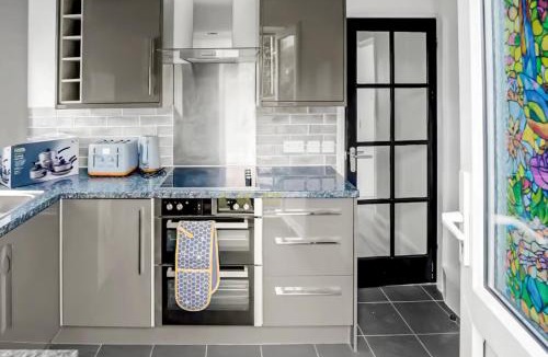 Belvedere Apartment | Modern 2 BR ground floor apartment with parking