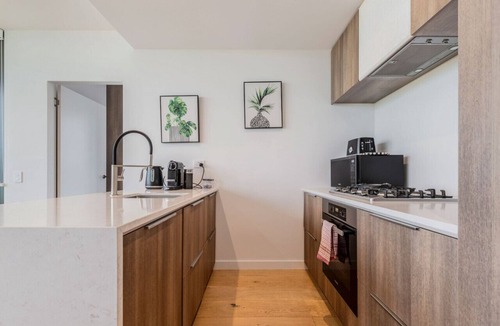 Williamstown Apartment | Modern 2 BRM Apt in Miami