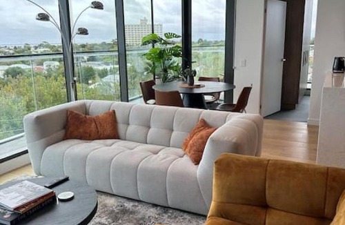 Williamstown Apartment | Modern 2 BRM Apt in Williamstown