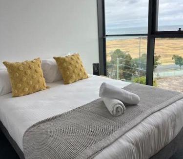 Williamstown Apartment | Modern 2 BRM Apt in Williamstown