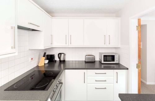 Leamington Spa Apartment | Modern | 2 Bed | Chestnut Court Leamington Spa