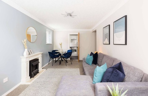 Leamington Spa Apartment | Modern | 2 Bed | Chestnut Court Leamington Spa