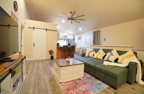 Des Moines House | Modern 2 King Bed Kitchen Airport LightRail