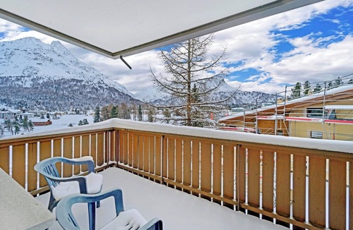 Maloja Apartment | Modern 2-room apartment on the third floor with approx.
