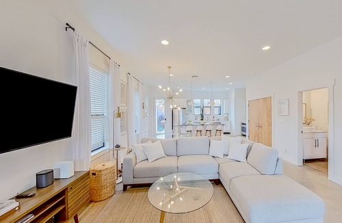 Chestnut Condo | Modern 2-story dog-friendly condo with quaint patio, central AC & washer/dryer