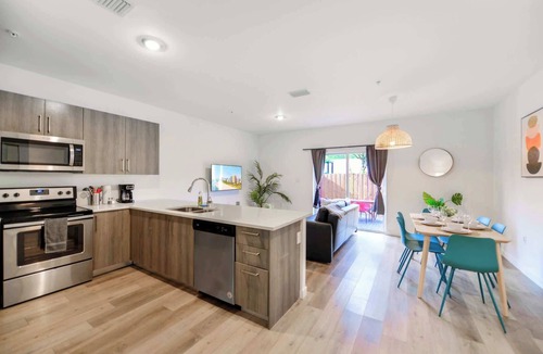 Golden Glades Condo | Modern 2-Story Townhouse w/2 Free Parking Spots