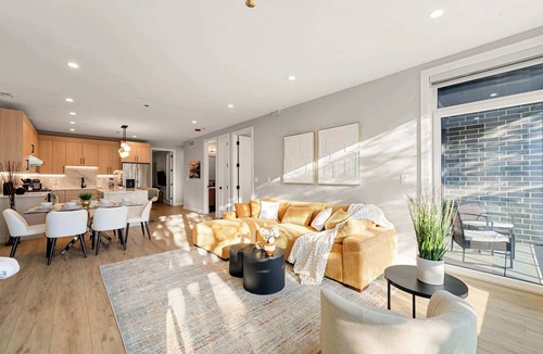 Tri-Taylor Apartment | Modern 2BD 2BD Condo with Parking in Tri Taylor