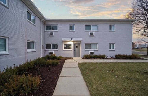 Hazel Park Apartment | Modern 2BD Apartment Near Royal Oak