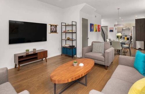 Genesee House | Modern 2BD House, West Seattle. A/C. Walk Score 95