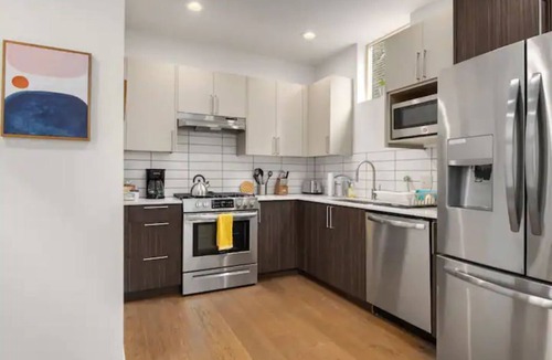 Genesee House | Modern 2BD House, West Seattle. A/C. Walk Score 95