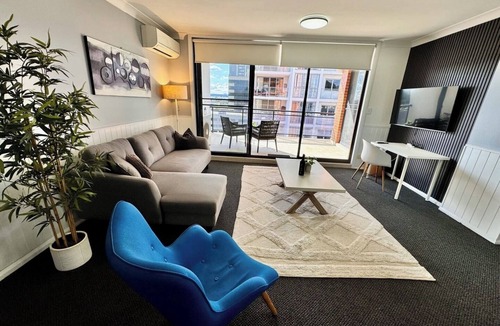 Parramatta Apartment | Modern 2Bdr Apt 7mins to Paramatta Train Station