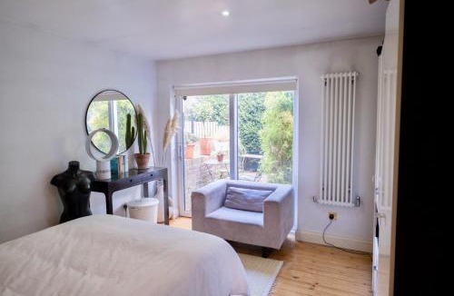 College Apartment | Modern 2BDR Flat in Leafy Dulwich Estate