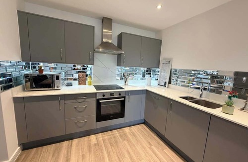 Watford Apartment | Modern 2BDR Oasis Home by Watford General