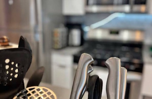 East Harlem Apartment | Modern 2BDR with fireplace & and Lounge