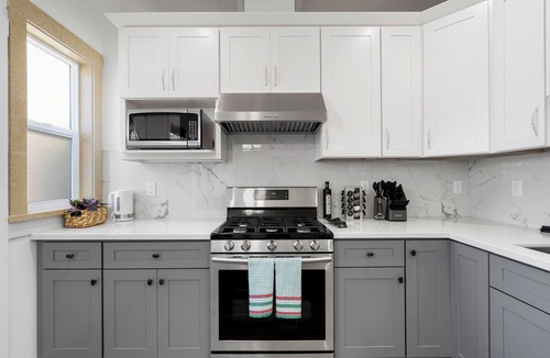 Excelsior House | Modern 2Bed 2Bath & parking in Excelsior