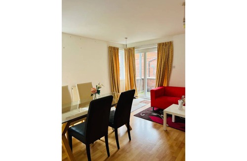 Seafield Villa | Modern 2bed 2bath serviced Apartment