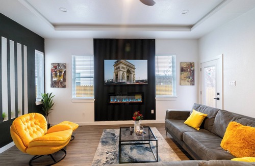 Cedar Crest House | Modern 2Bedroom house in Dallas with WiFi