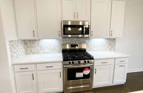 Del Valle House | Modern 2Bedroom Townhome - 8 Mins to COTA & Tesla Giga