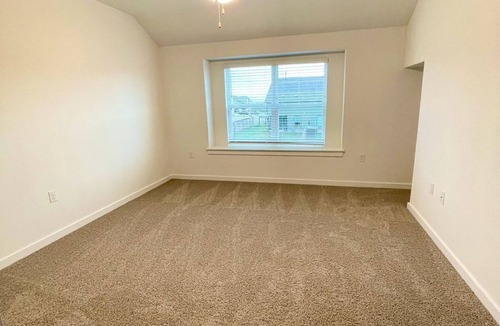 Del Valle House | Modern 2Bedroom Townhome - 8 Mins to COTA & Tesla Giga