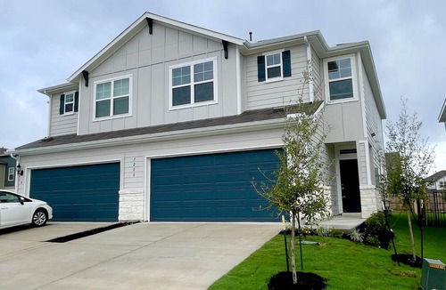 Del Valle House | Modern 2Bedroom Townhome - 8 Mins to COTA & Tesla Giga