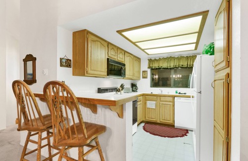 Big Bear Lake Apartment | Modern 2BR/2.5BA Resort Condo: Attached Garage, Pond Views & Steps to Resort
