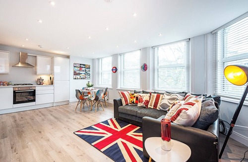 Brondesbury Apartment | Modern/2BR/2 BA/Near shops & cafes