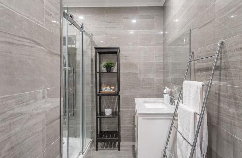 Little Burgundy Apartment | Modern 2BR - 2 Full Bathrooms - Trendy Location