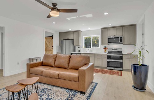 Sacramento House | Modern 2BR/2BA Close to Downtown